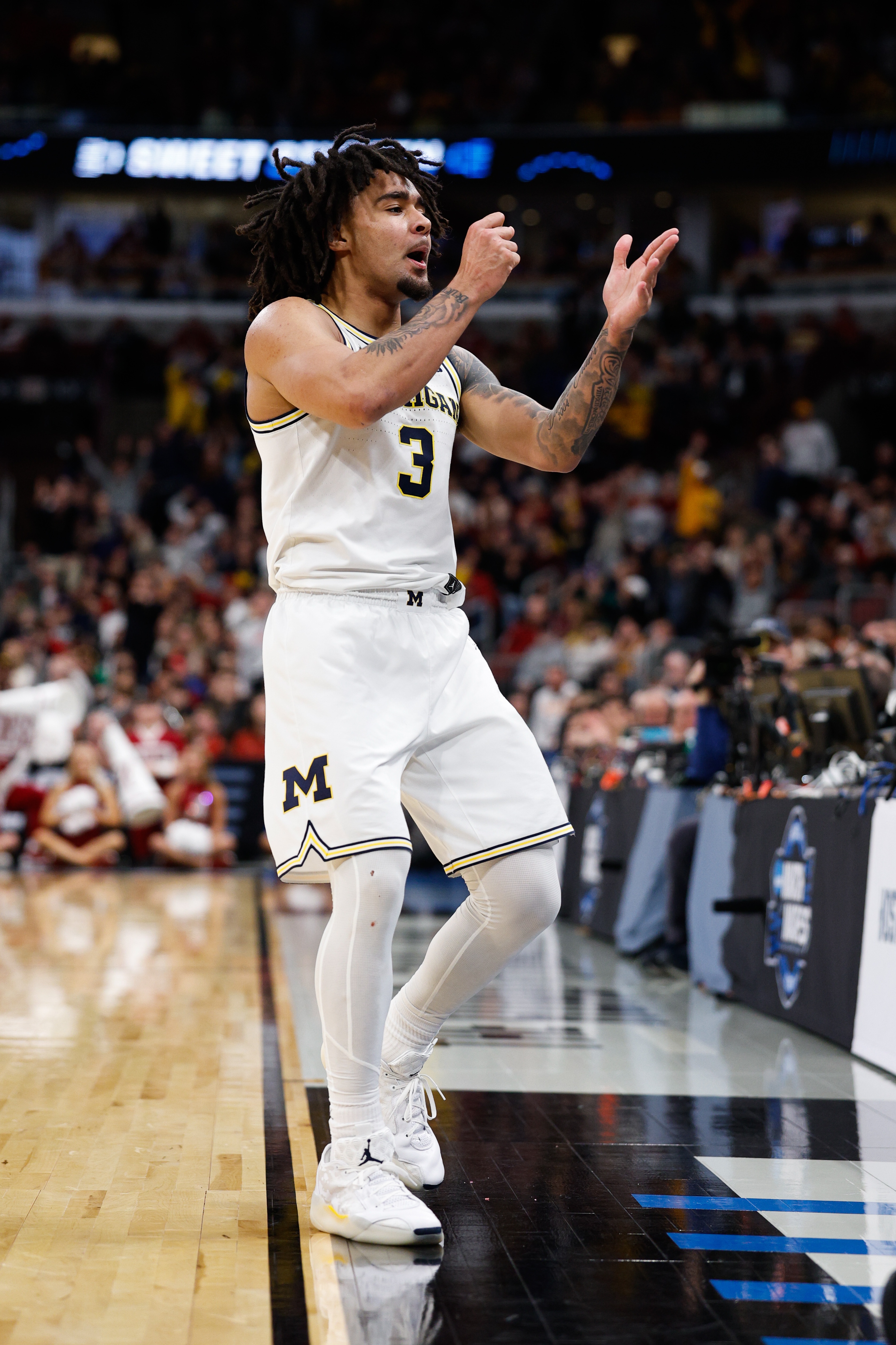 kaiyun-可圈可点！卡多11中5砍全场最高19分 罚球9中8